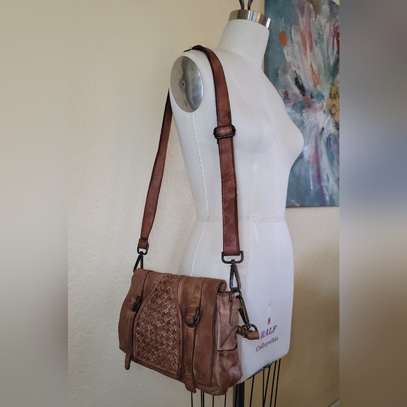 NWOT Viola Castellani Leather Saddle Flap Crossbody Shoulder Bag - Picture 2 of 5